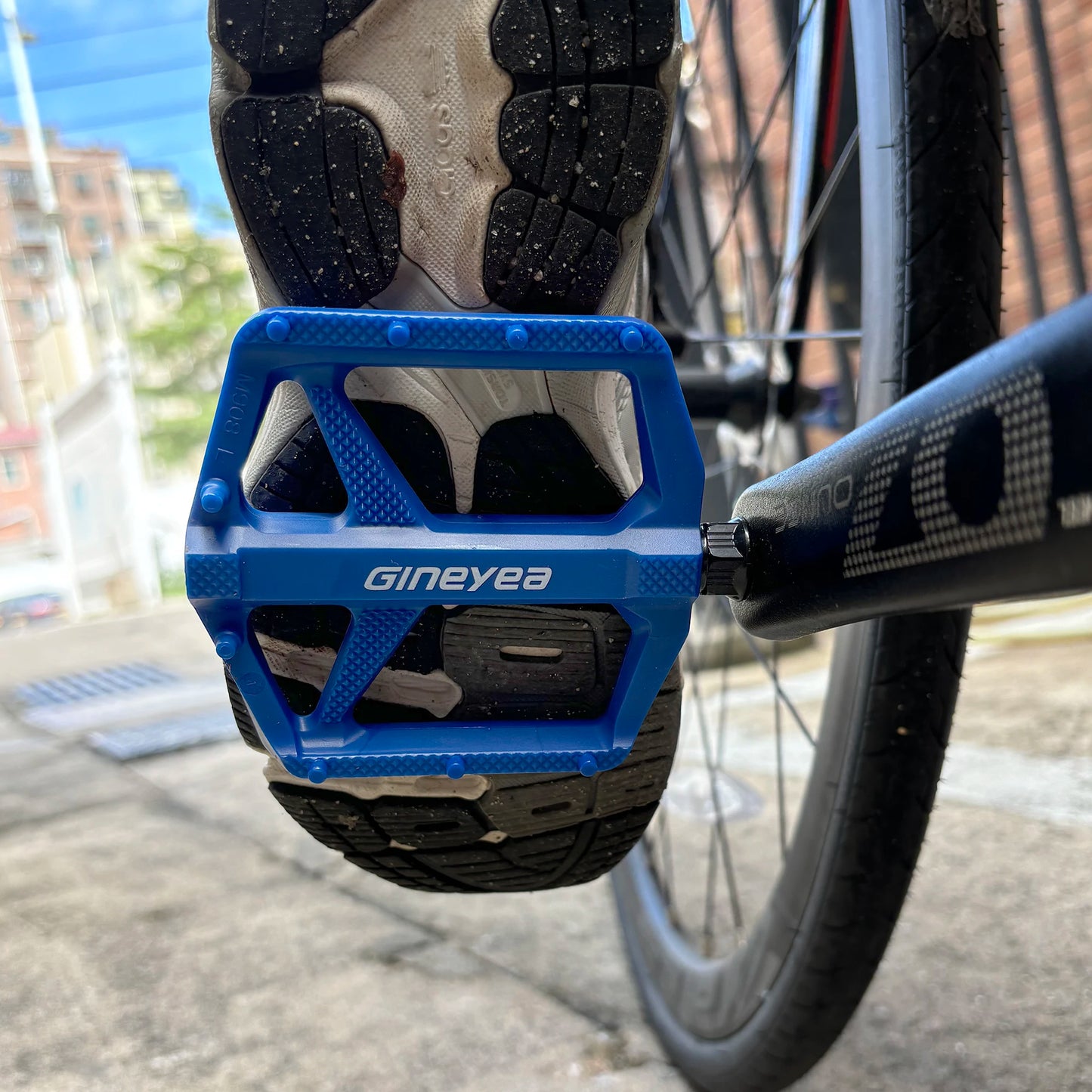 Gineyea Bike Pedals Flat, Lightweight Bearing Anti-slip Large Platform Road Bike MTB Bike Pedal Bicycle Accessories.